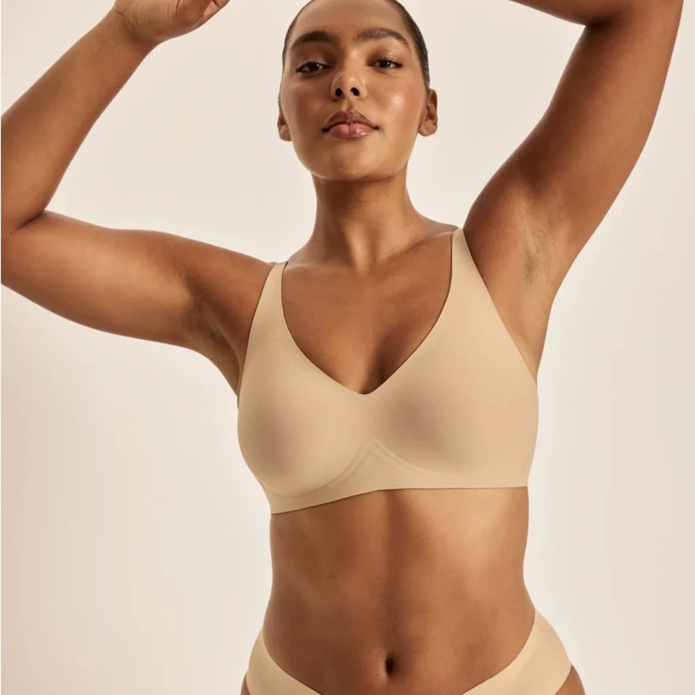 Revolution V-Neck Bra- warm sand size large